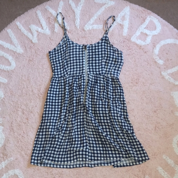 Gingham mini med fits xs - Picture 9 of 10